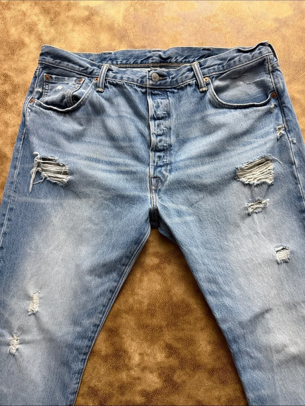 Levi’s 501 Original Fit Distressed Button Fly Jeans Men’s 40x32 Light Wash